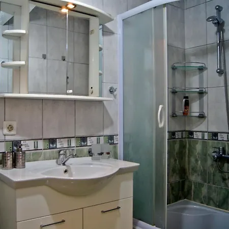 Апартаменти Spacious 3 Bedroom Near Park & Zoo - Perfect For Family Скоп'є