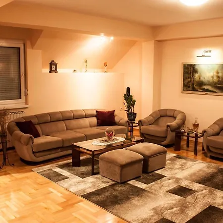 Spacious 3 Bedroom Near Park & Zoo - Perfect For Family Скоп'є