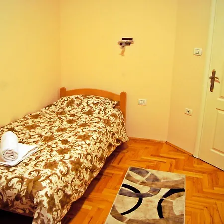 Spacious 3 Bedroom Near Park & Zoo - Perfect For Family Апартаменти