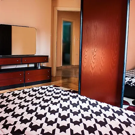 Spacious 3 Bedroom Near Park & Zoo - Perfect For Family * Скоп'є