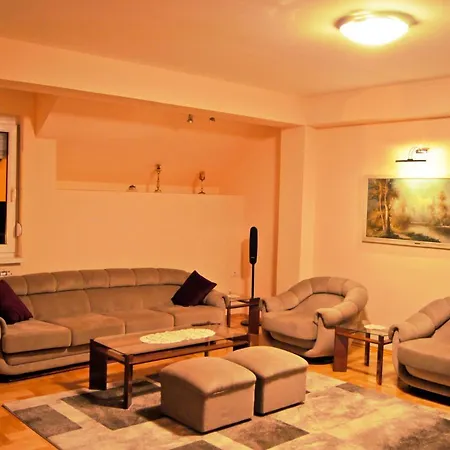 Апартаменти Spacious 3 Bedroom Near Park & Zoo - Perfect For Family Скоп'є