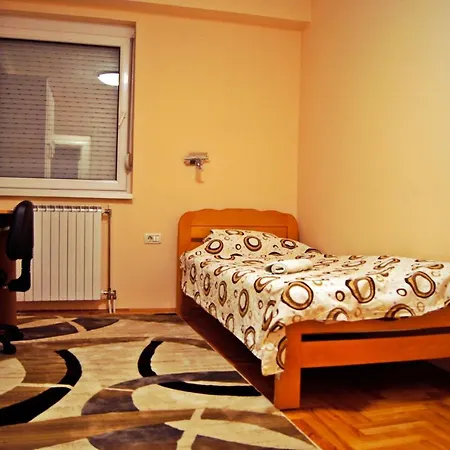 Spacious 3 Bedroom Near Park & Zoo - Perfect For Family Апартаменти